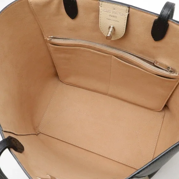 LOUIS VUITTON Cream and Black Shoulder Bag - Picture 7 of 9